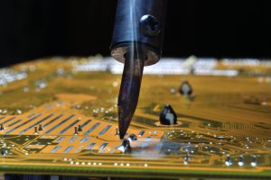 Fabricación de placas de circuito flexibles: Arte y cienciaPlaca de circuito impreso ordinaria