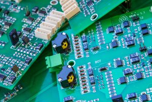 Circuit imprimé à 18 couches